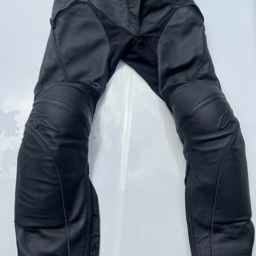 Alpinestars Women’s Black Armored Leathers
